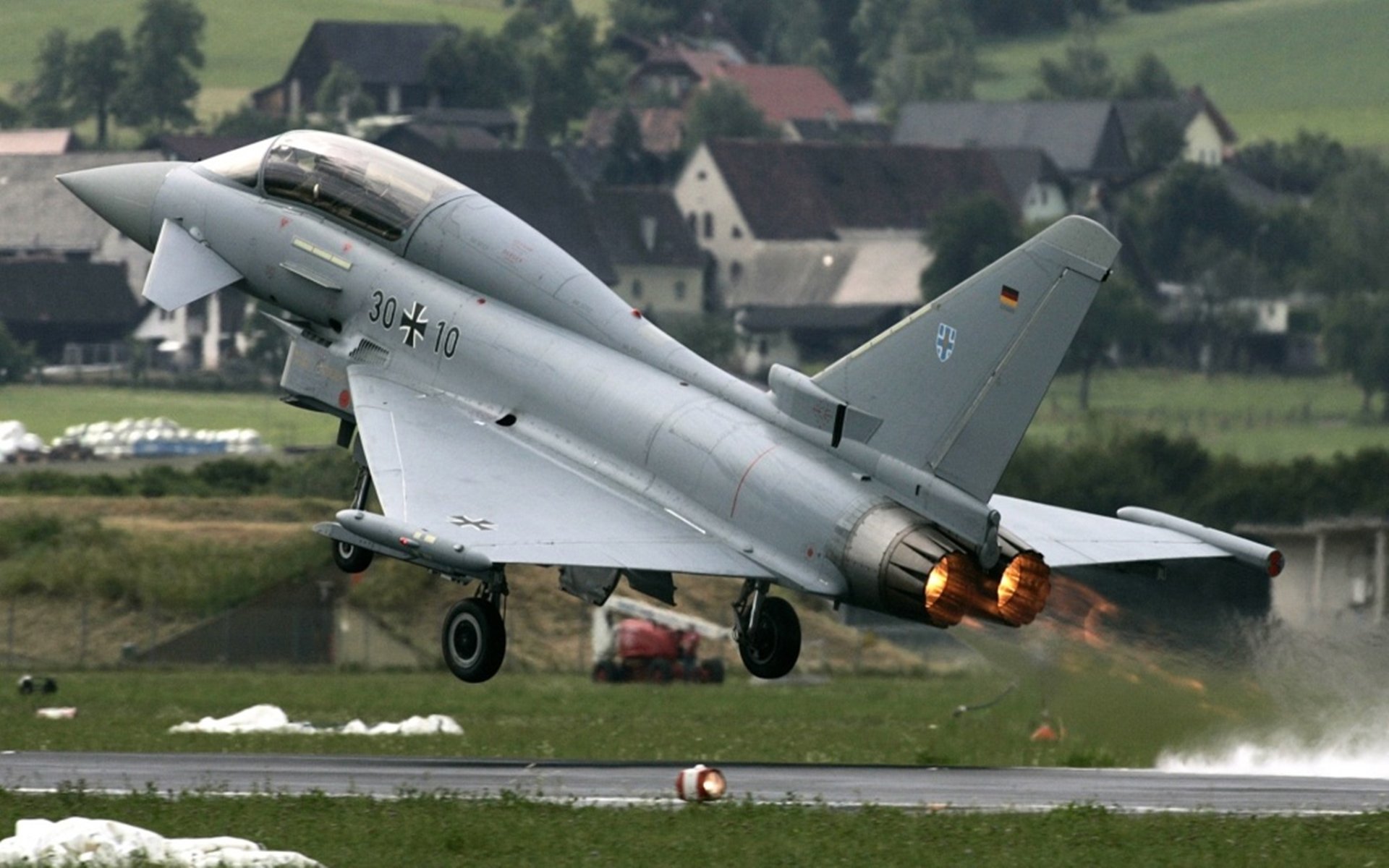 下载开云-两队风格迥异，对抗看点十足，两名对抗的队员