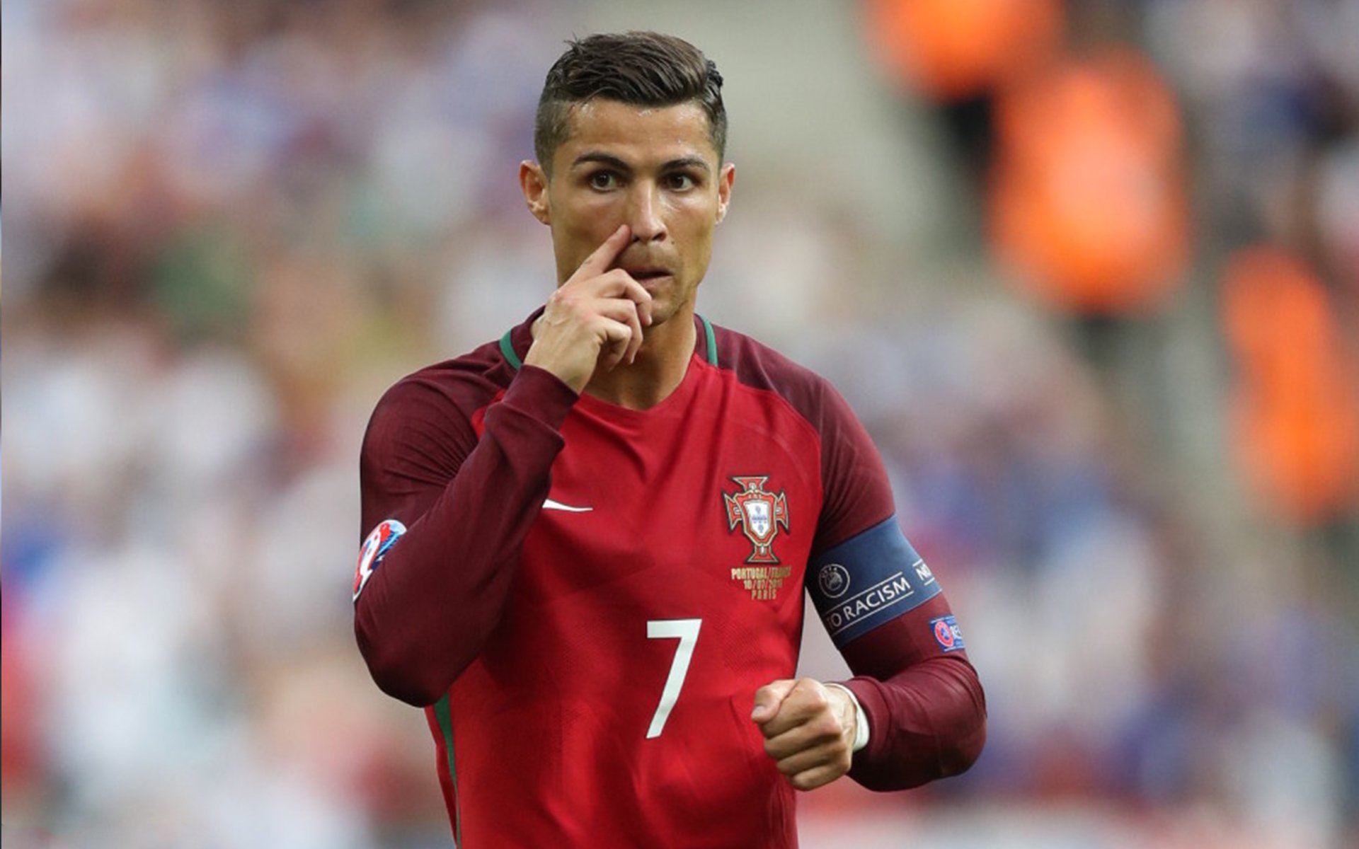 历史性时刻:首次在湿滑赛道中夺冠